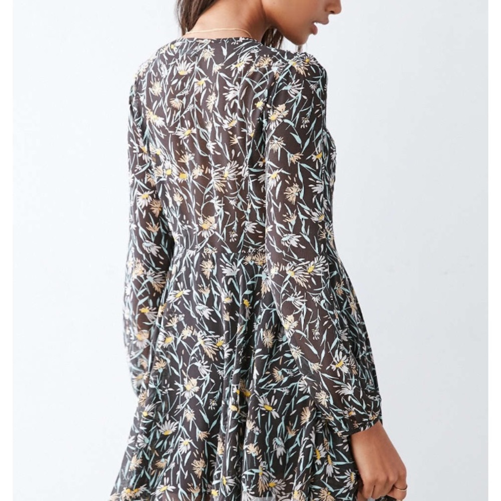 Kimchi Blue Poppy Deep-V Dress - Sz 2